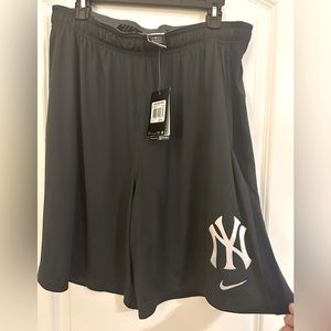 Nike Dri-Fit MLB NY Yankees Logo Shorts